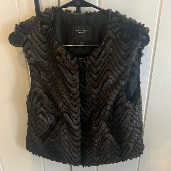 Faux fur chevron vest - Picture 1 of 1